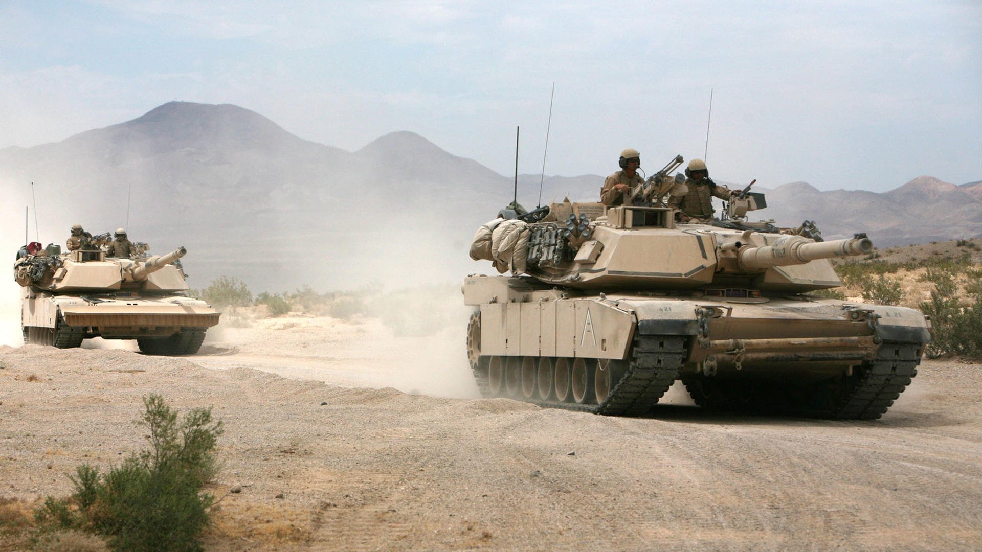 中国足球职业俱乐部球队战术调整灵活多样，中国的职业足球队