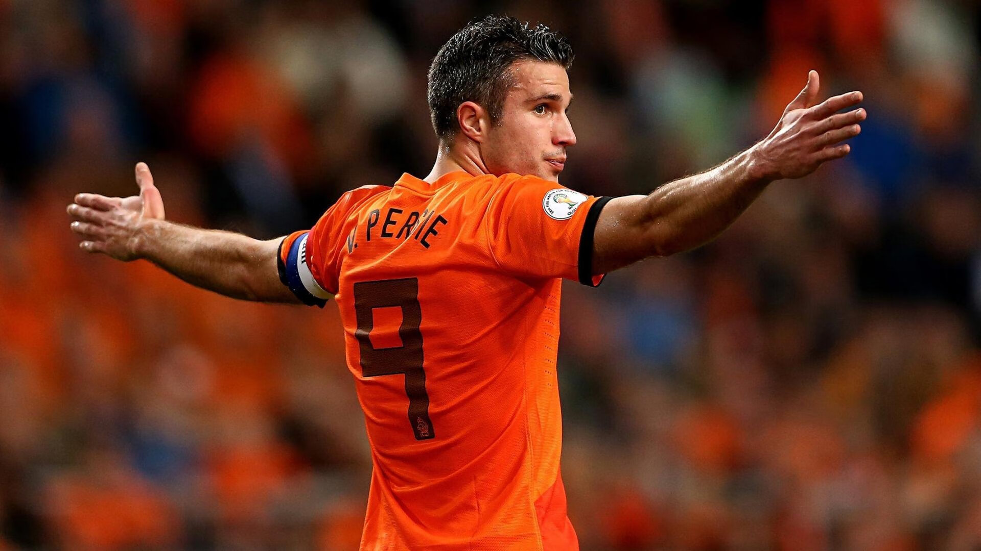 主场气氛热烈观众打出创意标语为球队送上全场支持,球队主题